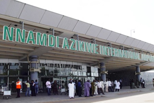 Nigerian Airport Workers Threaten Walkout While Capital’s Runway Repaired